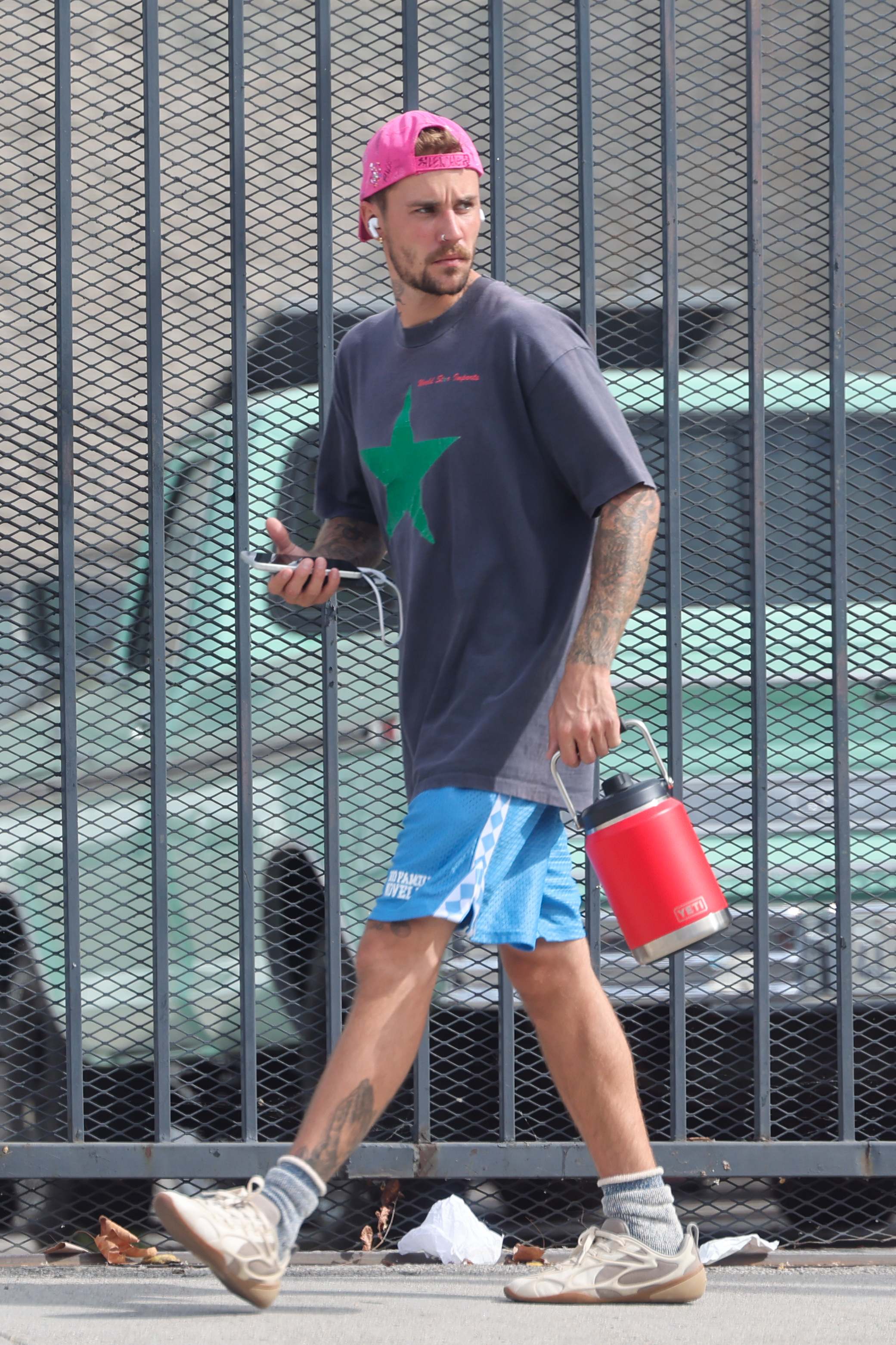 *EXCLUSIVE* Justin Bieber enjoys a three-and-a-half-hour hike and stroll around Studio City, stopping for brunch, shopping, a 10-minute rest and a massage!